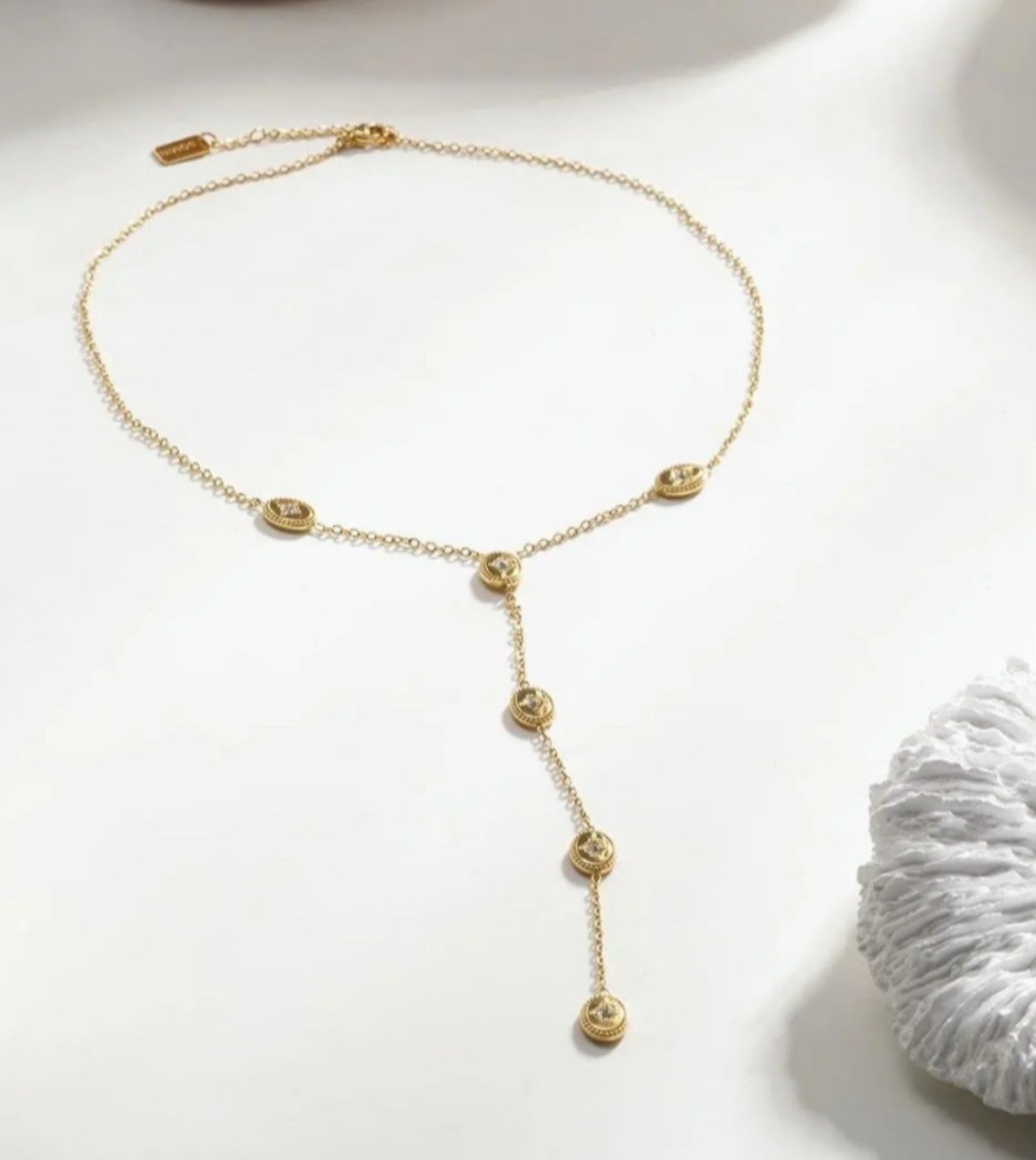 Collier Y à médaillons sertis