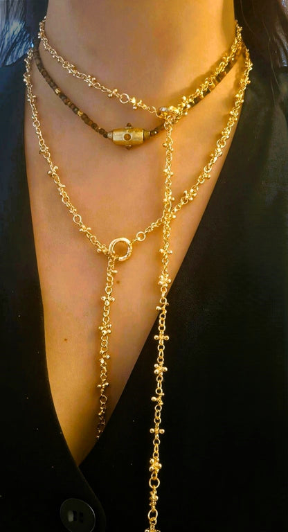 Collier Y Féminité
