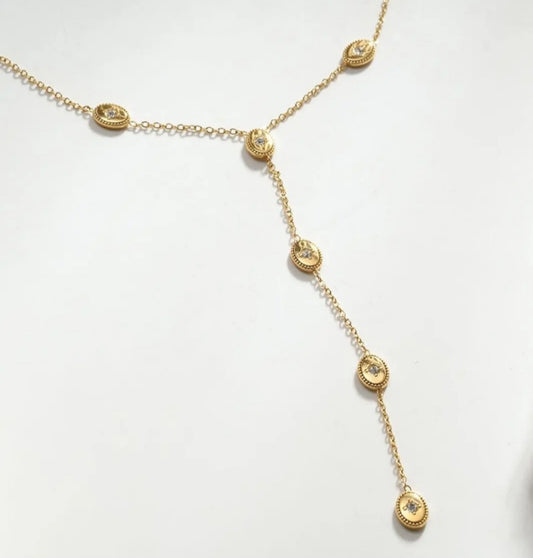 Collar en forma de Y con medallones engastados