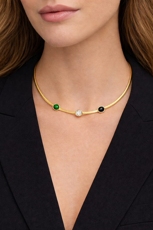 Gargantilla de trío de esmeralda, cristal y ónix