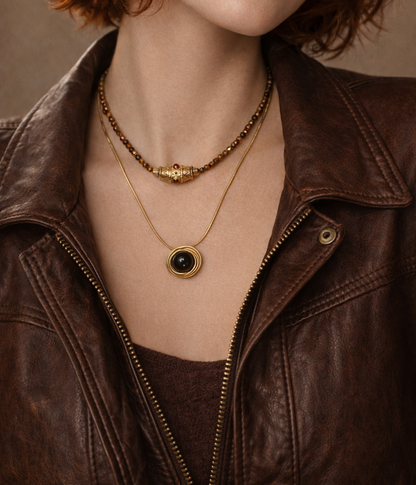 Collar de perlas de oro y ojo negro 