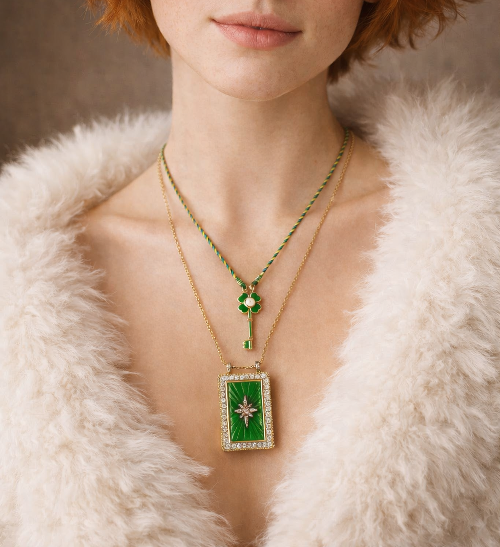 Collar y llave de trébol de la suerte