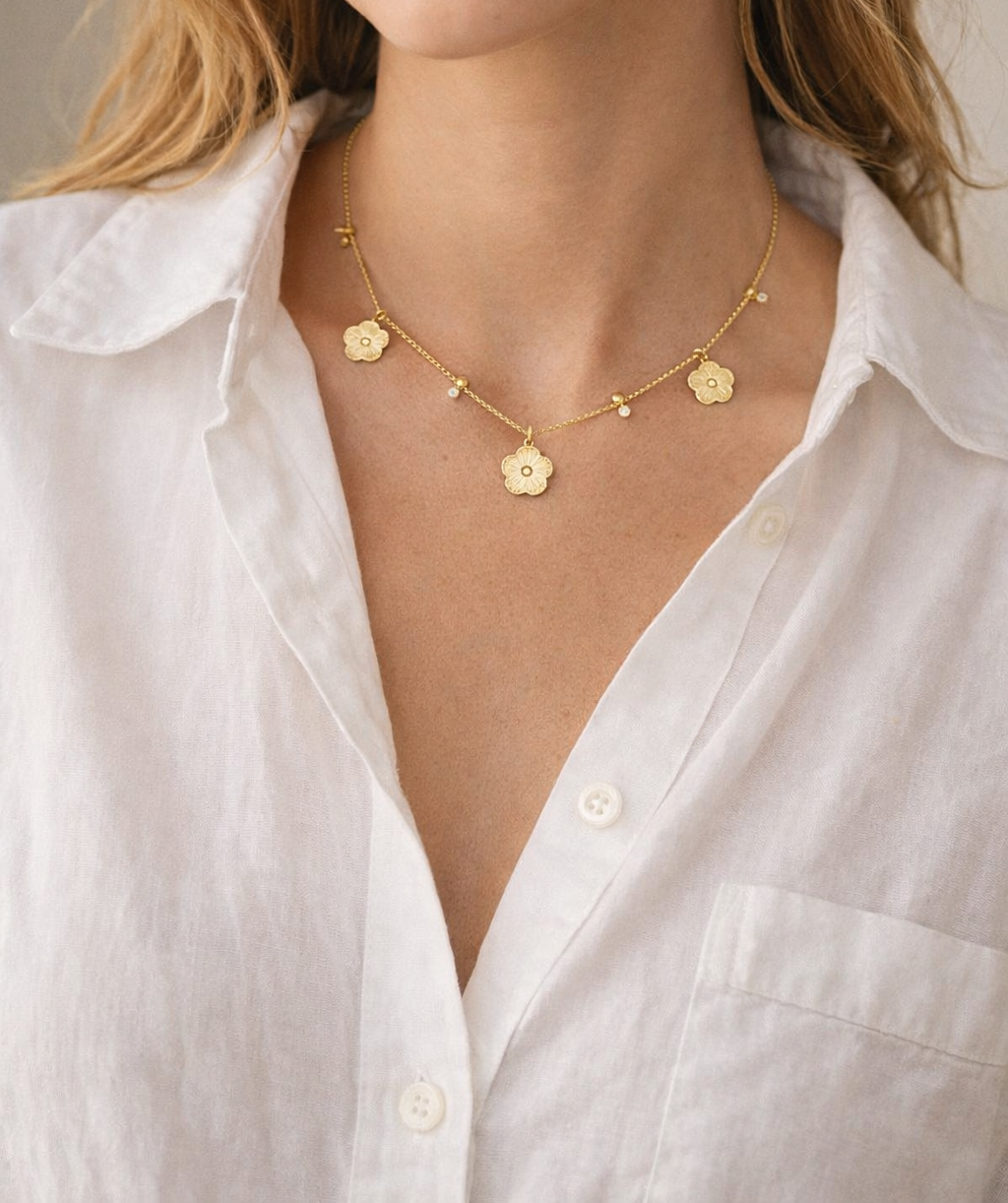 Collar de oro con flores y circonitas