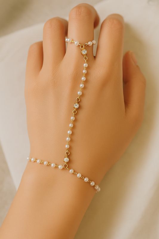 Bracelet chaine de main perles blanches