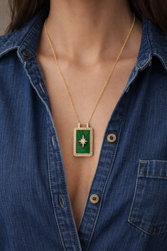 Collar Fuerza Verde - chapado en oro de 18 quilates